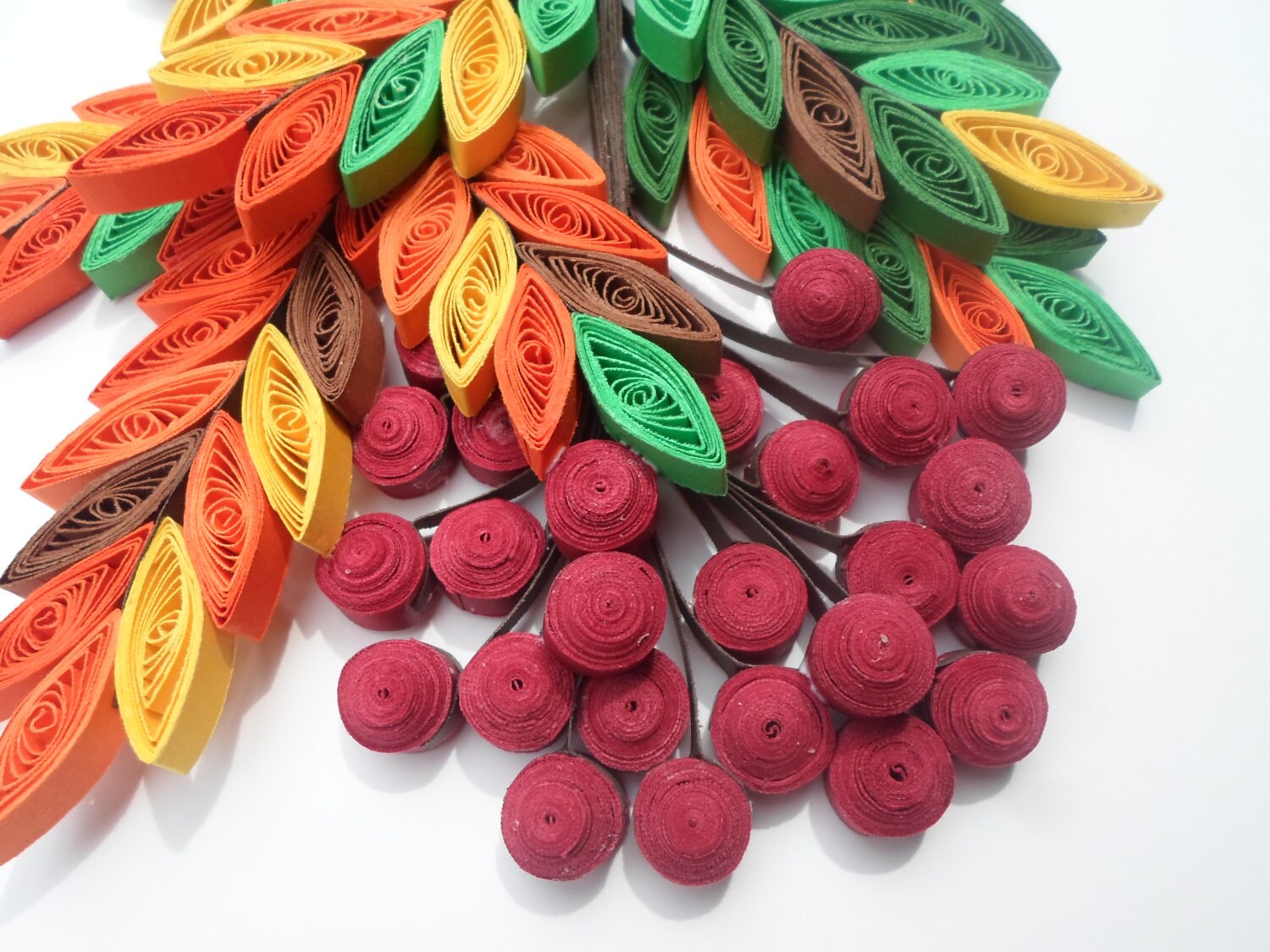 Quilled Cranberry Branch Wall Art: 3D Paper Decoration