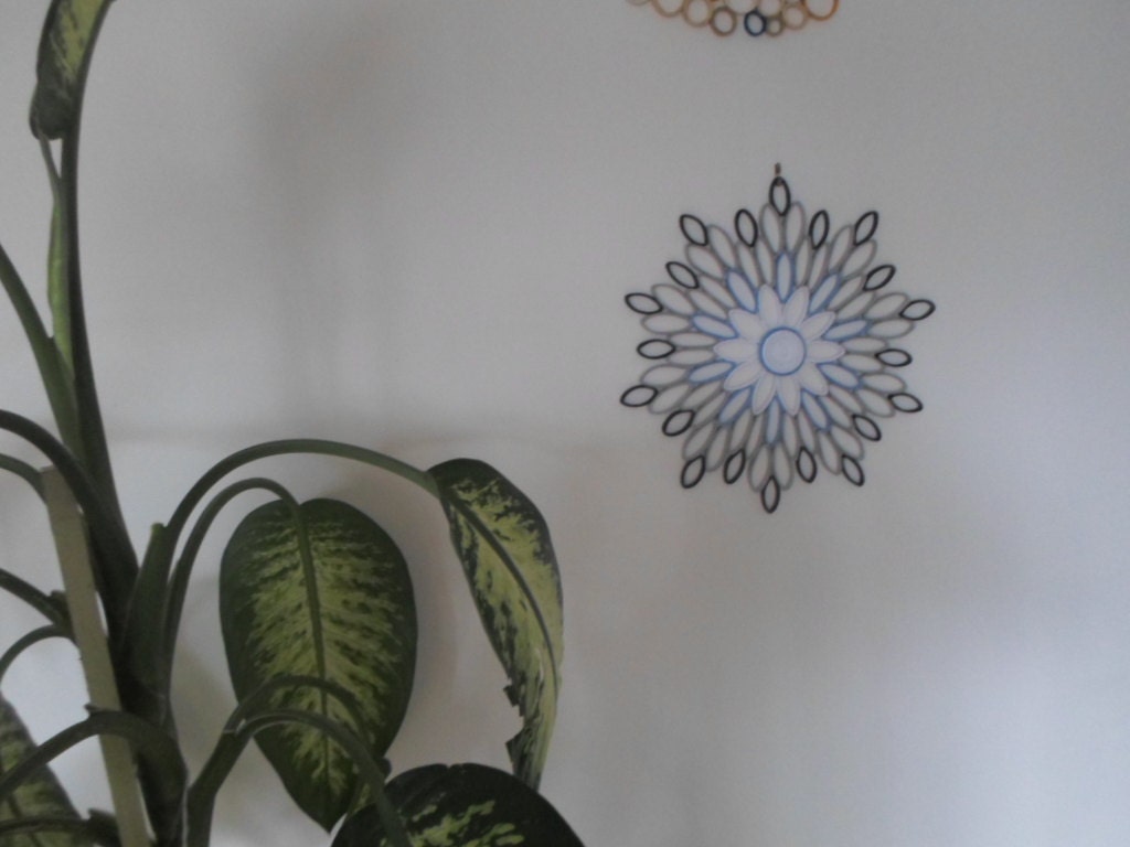 Gray Paper Flower Wall Art: Modern Geometric Home Decor